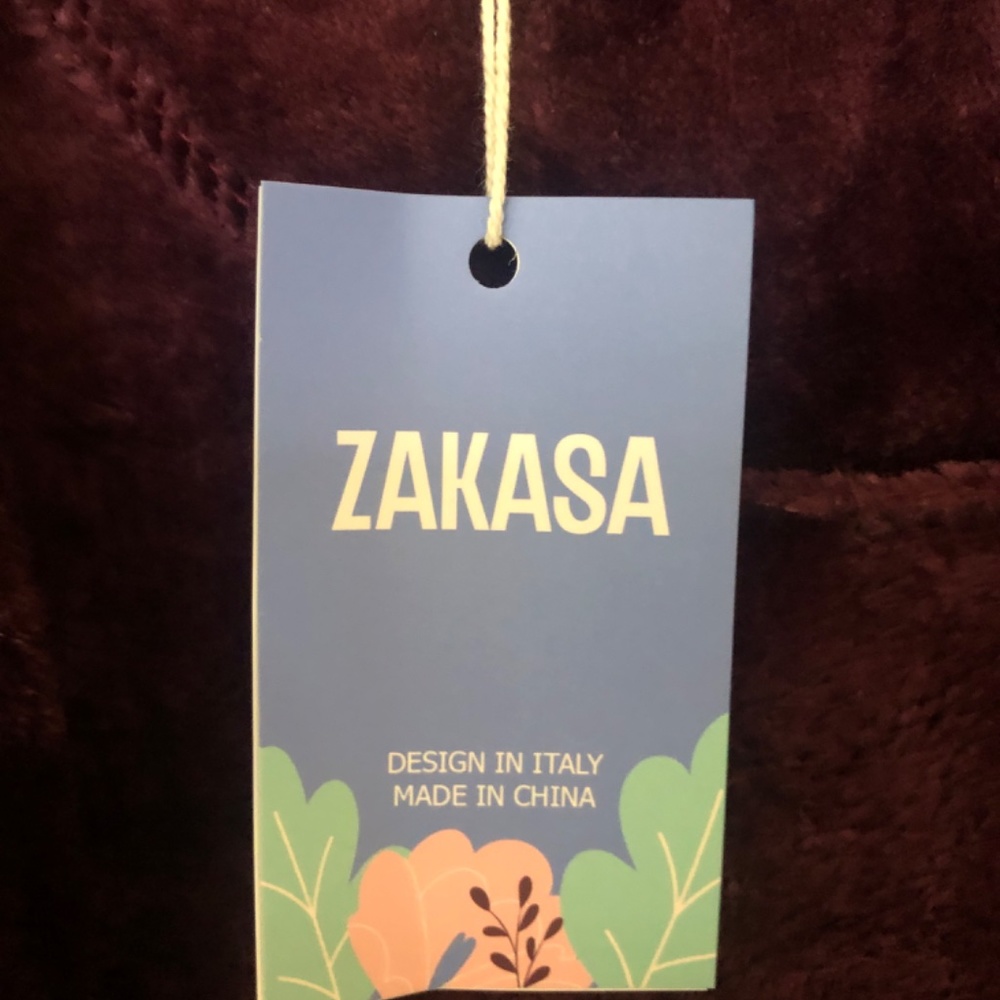 New Robe - Picture 4 of 4